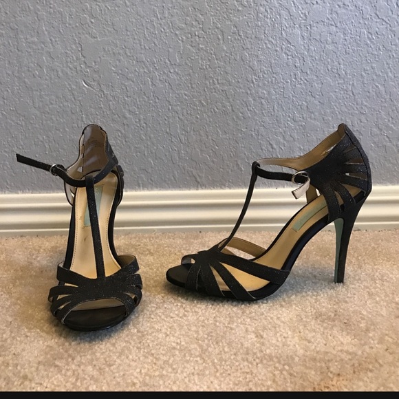 Shoes - Picture 1 of 4